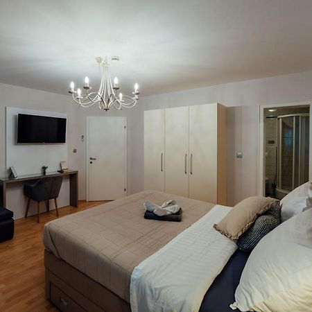 Guesthouse Villa Diana Makarska Exterior photo