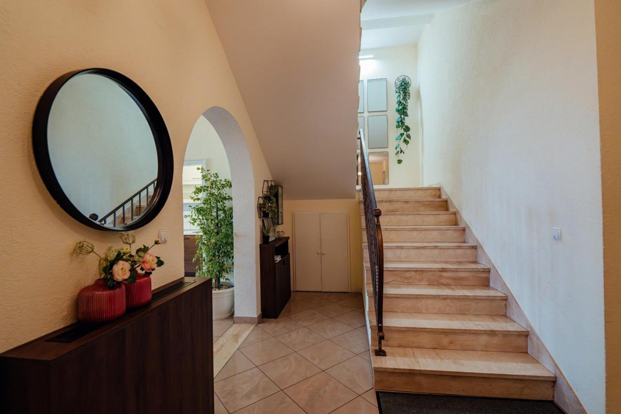 Guesthouse Villa Diana Makarska Exterior photo